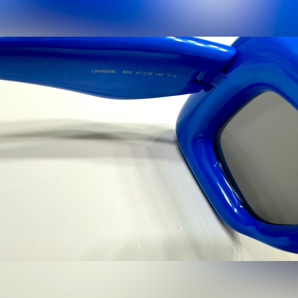 Loewe Inflated rectangular sunglasses. - Picture 3 of 12